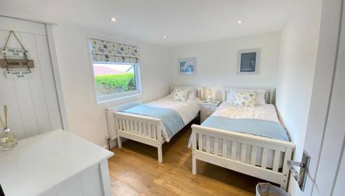 Two Bed Chalet with Sea Views - Photo 5