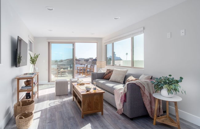 Skyline By Avantstay Modern Beach Retreat w/ Spacious Patio & Rooftop Views - Photo 11