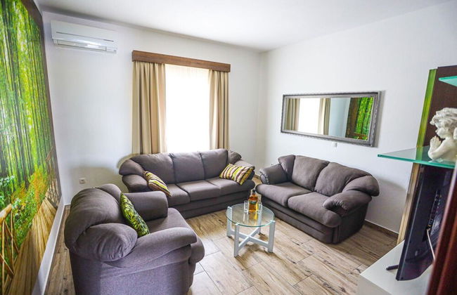 Secluded Holiday Home With Pool and Hot Tub - Foto 5