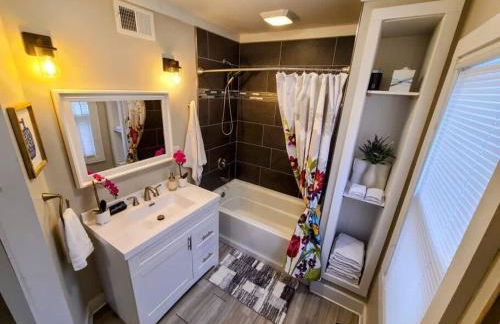 Downtown Kzoo with 3rd Floor Arcade Room - Foto 2