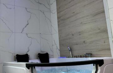 Apartament z wanną z hydromasażem - Photo 15