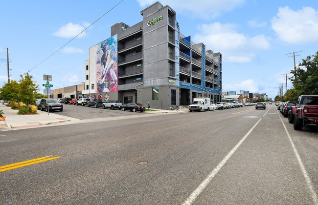 Graffiti & Skyline | RiNo Art Lofts - Foto 36