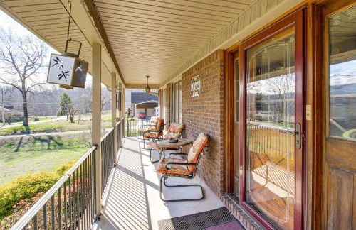 3 Mi to Ruby Falls The Downer House with Yard - Foto 22