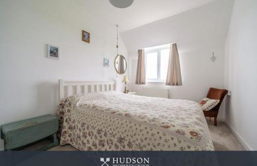 Modern Snitton Cottage & Gardens - Photo 31