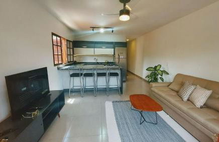 Algodão - Novo Flat com Piscina, 50mts da praia, churrasqueira privativa, ar con, wi-fi, netflix, garagem - Foto 2