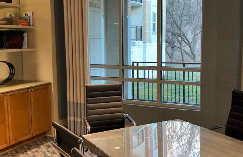 Luxury, Chic, Apt with Game Room, Movie Theatre, & 24hr Gym - Foto 23