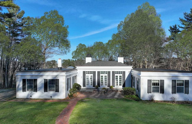 Playhouse Family Escape for 4! - Photo 27