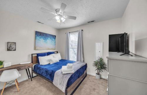 Charming Getaway on Ash St- Minutes from Cinci - Photo 8