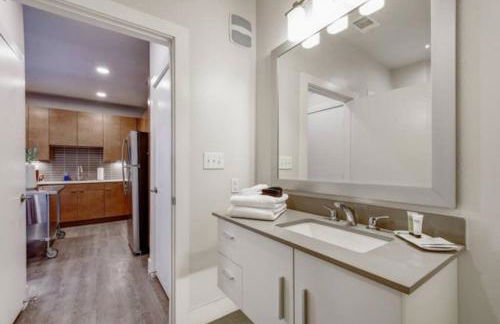 Luxurious Studio, Work from Home, Wifi, Riverwalk - Photo 23