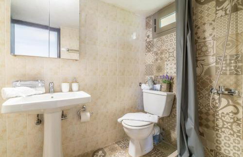 Ceronia Renovated House near the Beach - Foto 23