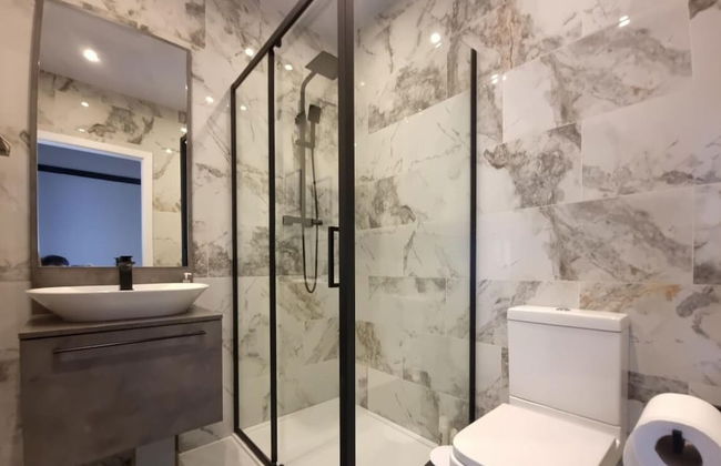 Stylish King Bed Suite Free Parking Large Patio - Foto 2