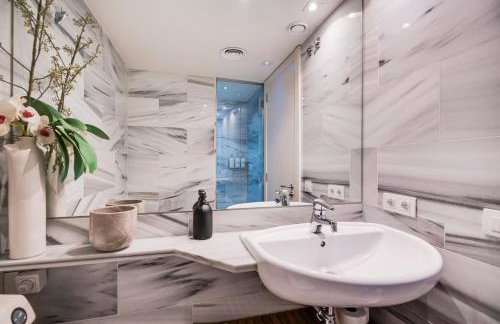 Penthouse With The Best Views! - Photo 24