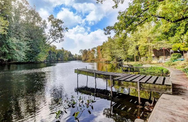 Relaxing Riverside 10 Minutes to Shipshewana - Photo 1