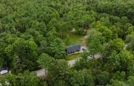 NEW! Modern Getaway - Hot Tub l Fire Pit l Pool table - Foto 47