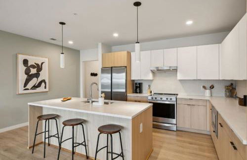 Skyline Nights in Downtown Nashville Walk to Broadway with Pool and Gym - Foto 21