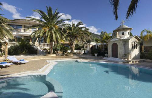 Villa Visanty with Private Pool & Access to Beach - Foto 1