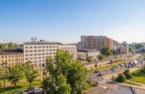 Bright Apartments with Air Conditioning, close to the Metro Station and PGE National by Noclegi Renters - Foto 26