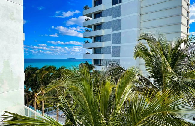 FontaineBleau Balcony 10 min from SoBe - Foto 6