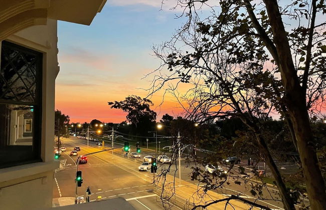 Spacious St Kilda Escape - Parking and City Views - Foto 12