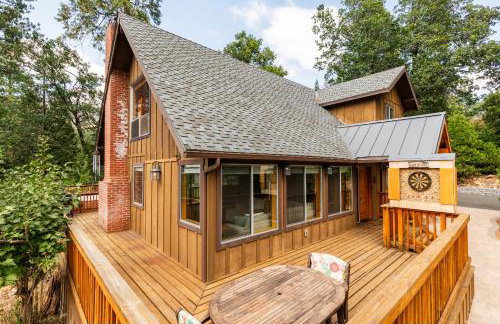 Sequoia Retreat- Spacious Cabin, Hot tub, & Sundeck - Foto 55