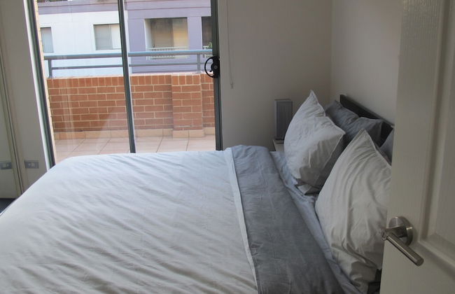 Sleek apartment Unit 87 - Photo 6