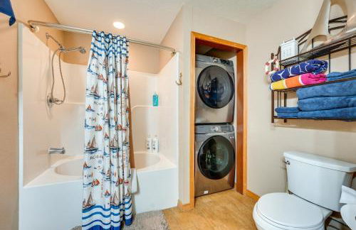 Hot Tub and Fire Pit! Lake-View Home in Blue Eye - Foto 22