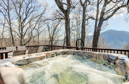 Stunning Maggie Valley Getaway with Decks, Fire Pit! - Foto 1