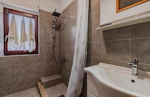 2 Bedroom Nice Apartment In Prigradica - Foto 14