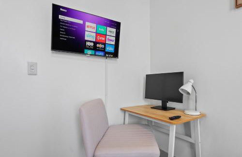 Midnight Marvel - Amazing City Views, Free Parking - Foto 28