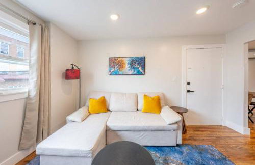 Modern 2BR 8 mins to Penn Station with WiFi Laundry - Foto 7