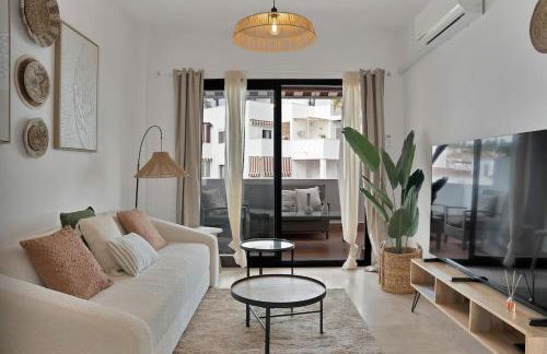 Elegance and luxury with a pool in Miraflores Golf - CASA GOLF RIVIERA PARK 3 2 E - Photo 16