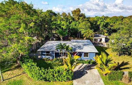 Hot Tub Firepit Deck 10mins to Beach Near Las Olas Middle Terrace Cottage by AvantStay - Foto 67