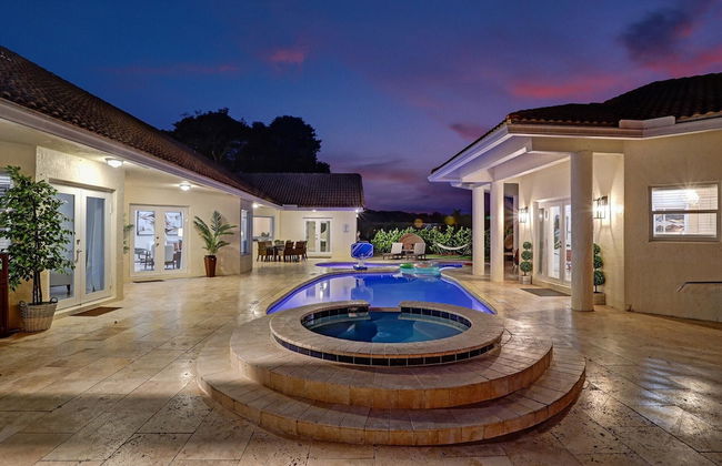 The Grand Luxe 8BR Villa w Pool and Basketball - Foto 7