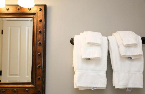 Two Bedroom with Lake View - Foto 35