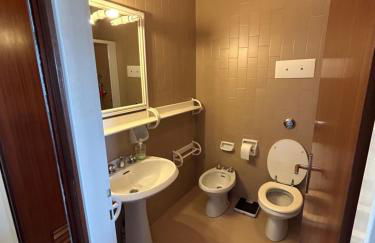 Ampio appartamento in centro con vista - terrazze, parcheggio gratuito e Wi-Fi - Foto 16