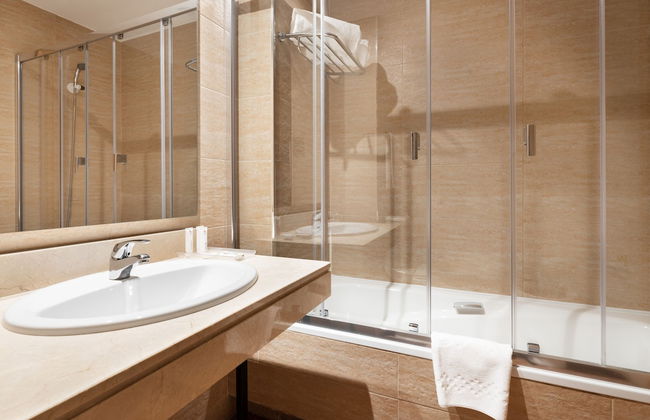 Apartahotel Exe Campus San Mamés - Photo 38