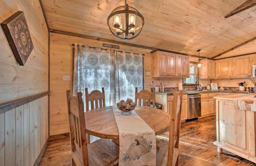 Updated Cabin with Fire Pit 2 Mi to UTV and Hike - Foto 11