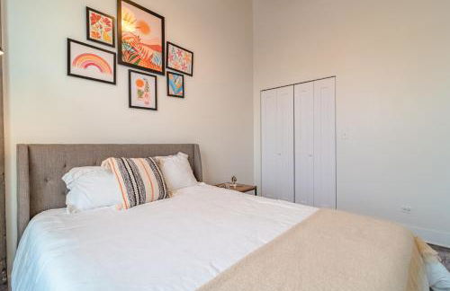 Modern 2BR Loft with Amazing City Skyline View and Optional Parking for 8 Guests Near McCormick Place and Soldier Field - Foto 17