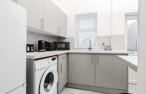 Modern 3-Bedroom Home in-Steps from Crown Point - Foto 49