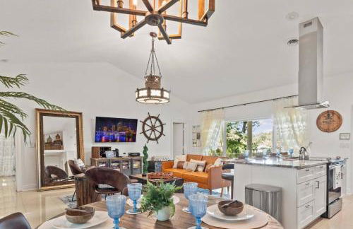 Hideout on the Hillsborough is a Gorgeous Renovated 3BR Pet Friendly Home on the Hillsborough River located in the North End of Seminole Heights - Foto 15