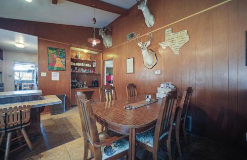 Rustic and Western House on Lake - Swim and Fish! - Foto 7