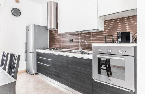 Milan - Bocconi e Navigli - Spacious 3BR Apartment 95 m - Free Parking - Foto 1