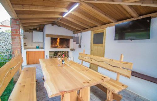 Village holiday apartman with heated pool Maslina - Photo 11