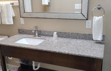 Gated 1 King BedRoom 1 Bath Apt with Full kitchen 133 - Foto 5