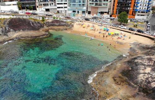 Casa Super Agradável, 250 metros da praia da Areia Preta, cinco quartos com ar, wifi, garagem, completa - Foto 37