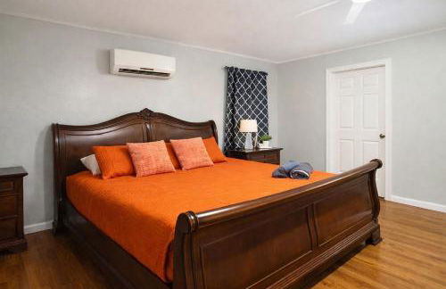 Luxury Villa with Hot Tub, Two Fire Pits, King Bed Suite, Game Room & Fenced Yard - Foto 31