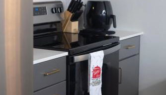 Two Story Penthouse, 2 Bedrooms with 2 and a half bathrooms, 2 Balconies, Skyline View, Pool - Foto 4