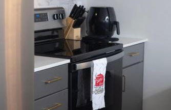 Two Story Penthouse, 2 Bedrooms with 2 and a half bathrooms, 2 Balconies, Skyline View, Pool - Foto 4