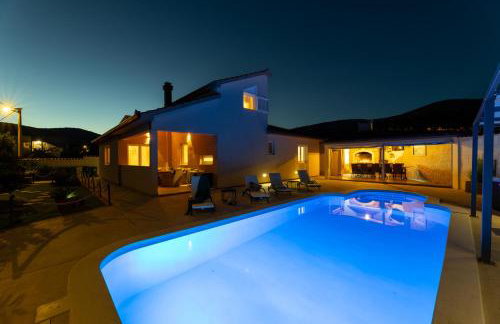 Beautiful Holiday Home "Villa Luka" - Foto 33