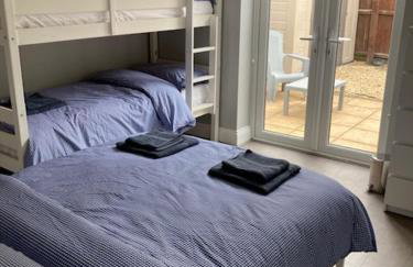 Highcliffe Apartment with Parking - Foto 4